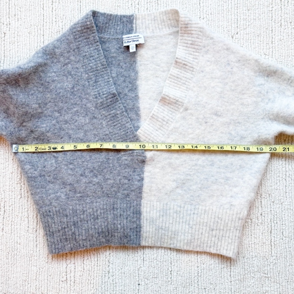 & Other Stories | Colorblock Alpaca Blend V-Neck Sweater | Gray/Cream | XS - Picture 6 of 10